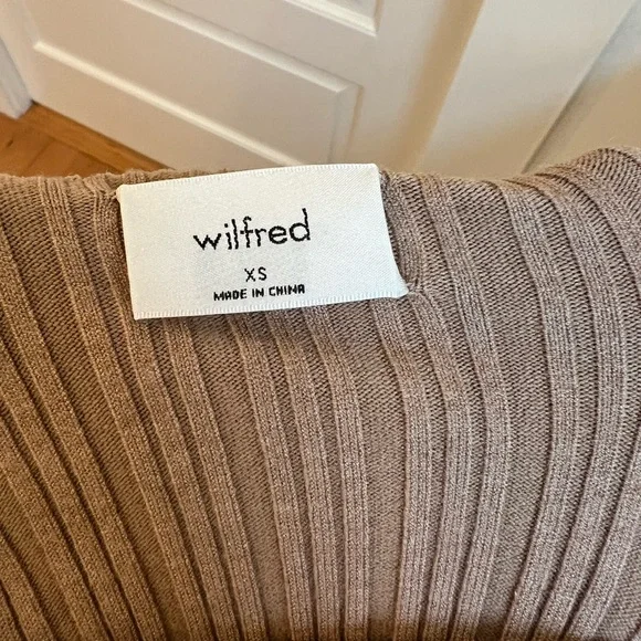 Aritzia Wilfred bodycon dress - Picture 5 of 5